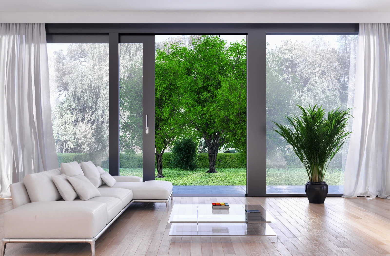 Render di un soggiorno con grandi vetrate sul giardino, divano chiaro e pavimento in legno